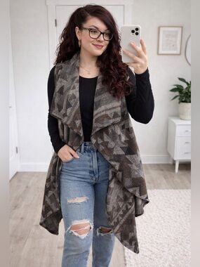 Structure Geometric Patterned Cape - Gray and Black